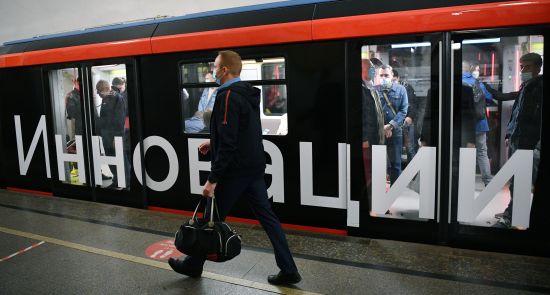 Поезд нового поколения "Москва-2020" вышел на кольцевую линию метро Поезд нового поколения "Москва-2020" вышел на кольцевую линию метро