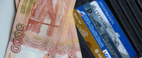 Банковские карты международных платежных систем VISA и MasterCard.