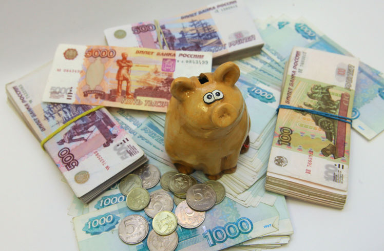 Рублевые купюры разного достоинства.