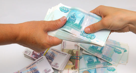 Рублевые купюры разного достоинства.