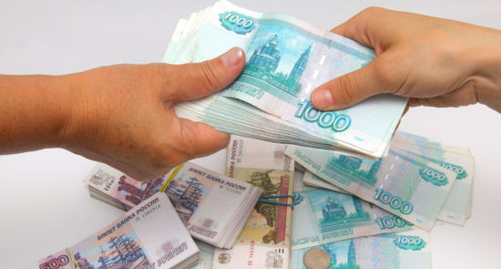 Рублевые купюры разного достоинства.