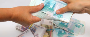 Рублевые купюры разного достоинства.