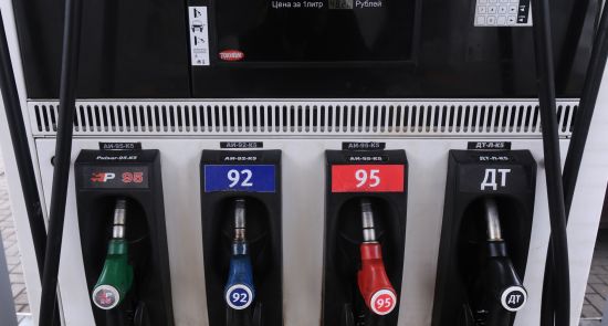 Топливораздаточная колонка на АЗС сети "Роснефть" в Тамбове.
