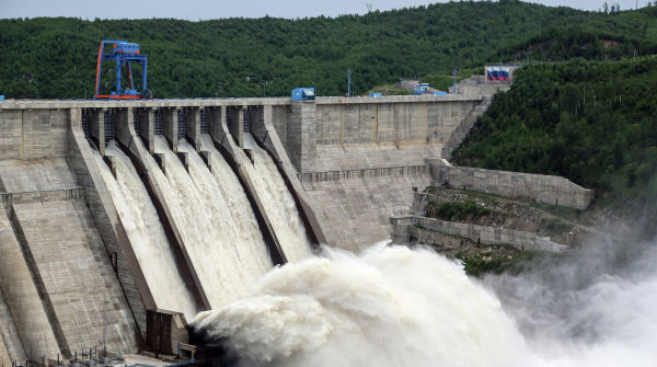 Сброс воды на Бурейской ГЭС