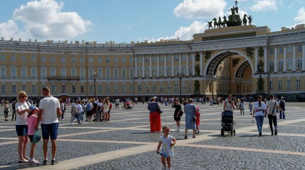Дворцовая площадь в Санкт-Петербурге.