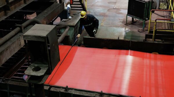 Работа предприятия "Уральская Сталь" в Новотроицке