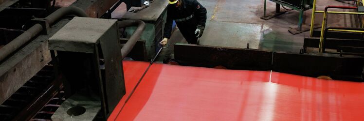 Работа предприятия "Уральская Сталь" в Новотроицке