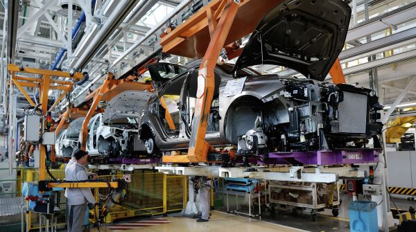 Производство автомобилей на заводе "АвтоВАЗ"