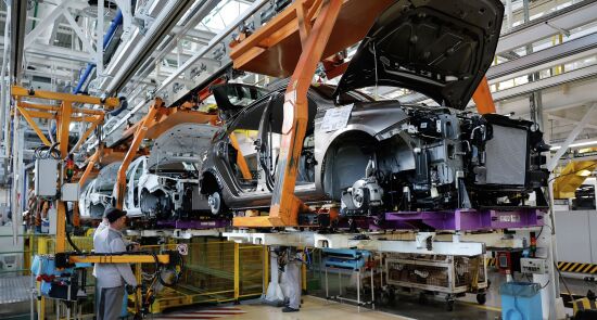 Производство автомобилей на заводе "АвтоВАЗ"