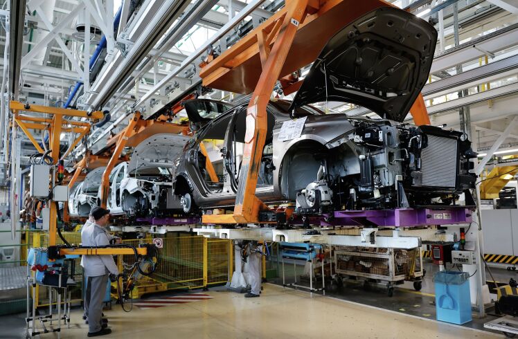 Производство автомобилей на заводе "АвтоВАЗ"