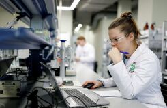 Министр промышленности и торговли РФ А. Алиханов посетил завод "Биокад"