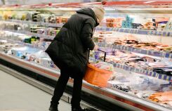 Покупательница в магазине в Иваново.