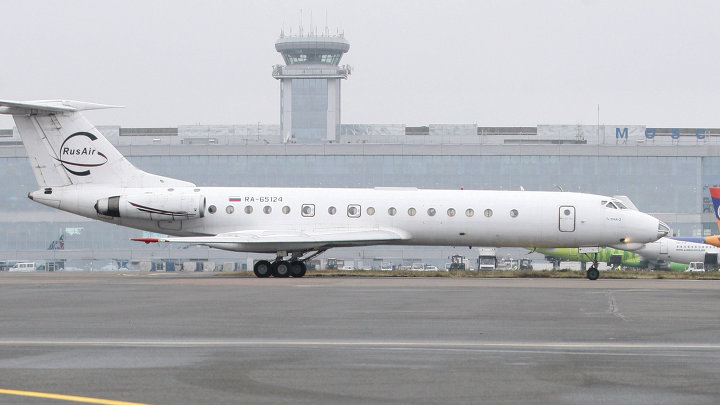 Самолет ТУ-134 в аэропорту Домодедово 