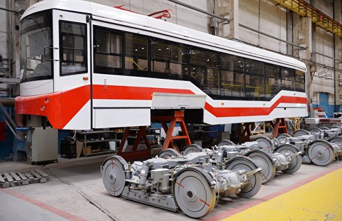Сборка трамвайных вагонов модели 71-407 на производстве завода "Уралтрансмаш" в Екатеринбурге. 